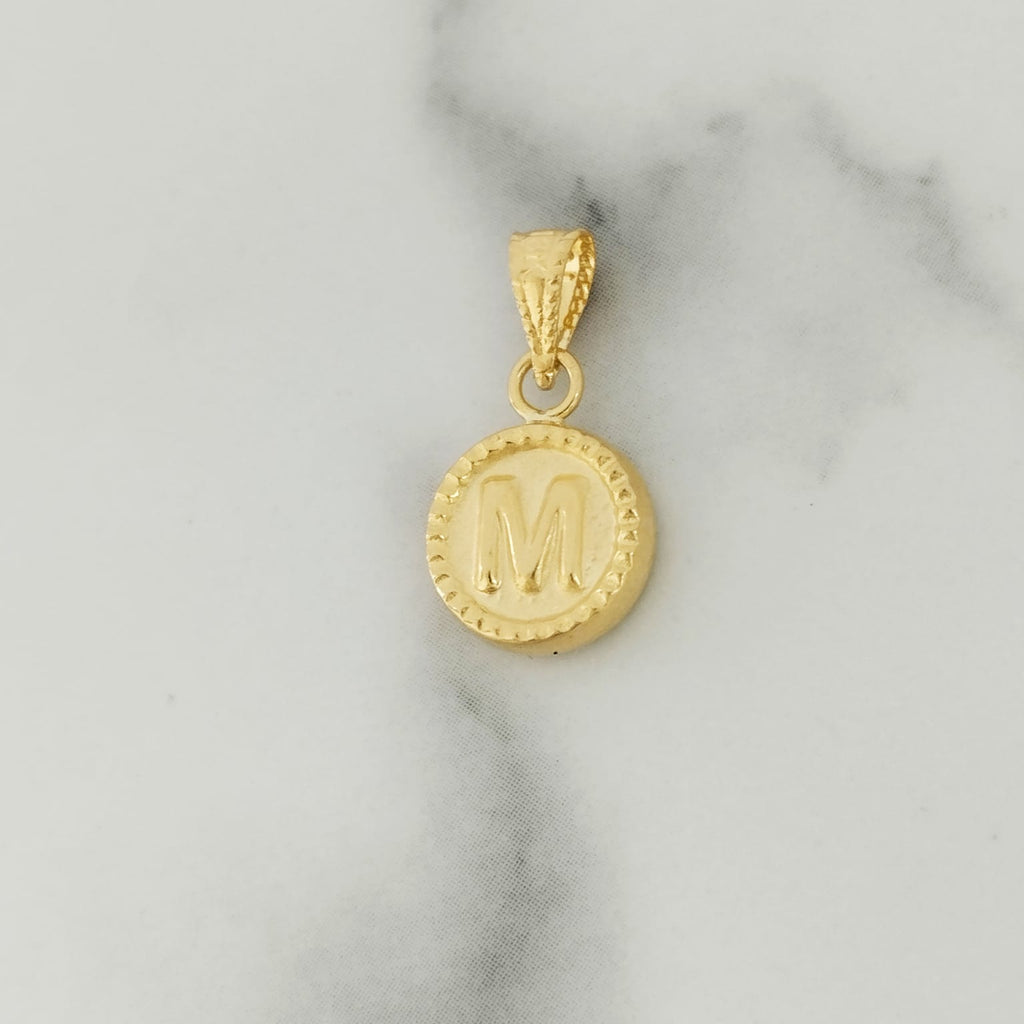 Dije Letra M Diamantada 1.5cm / 0.61/gr ID: 3073