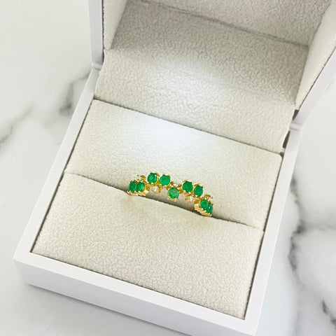 Anillo Cintillo 9 Esmeraldas de 2.65mm, y diamantes 1mm 2.55gr T8 ID: 728