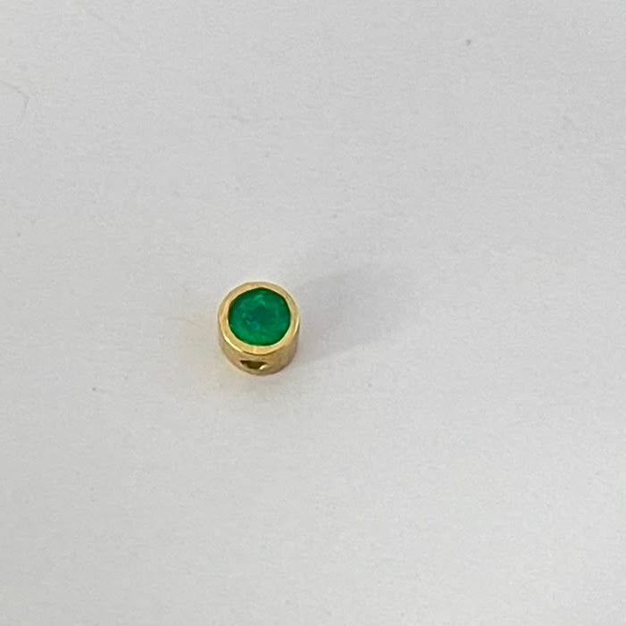 Dije Con Punto Luz Con Esmeralda 4mm 0.2gr ID: 1008