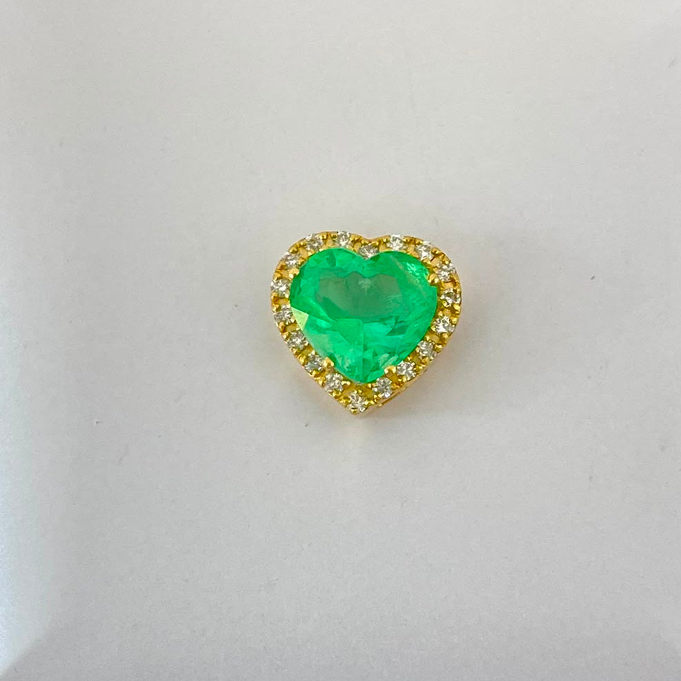 Dije Corazon Con Esmeralda 2.430ct y Diamante 0.200ct 1cm ID: 1020