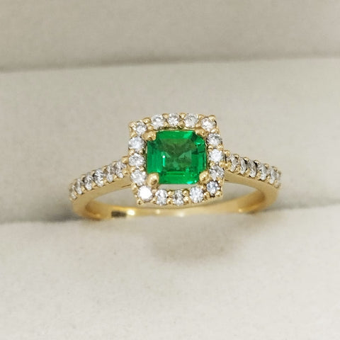 Anillo Solitario Halo Esmeralda 40pts y 12 Diamantes 1.5mm 16 Diamante 1.25mm T5 1/2 2.74gr ID: 1022