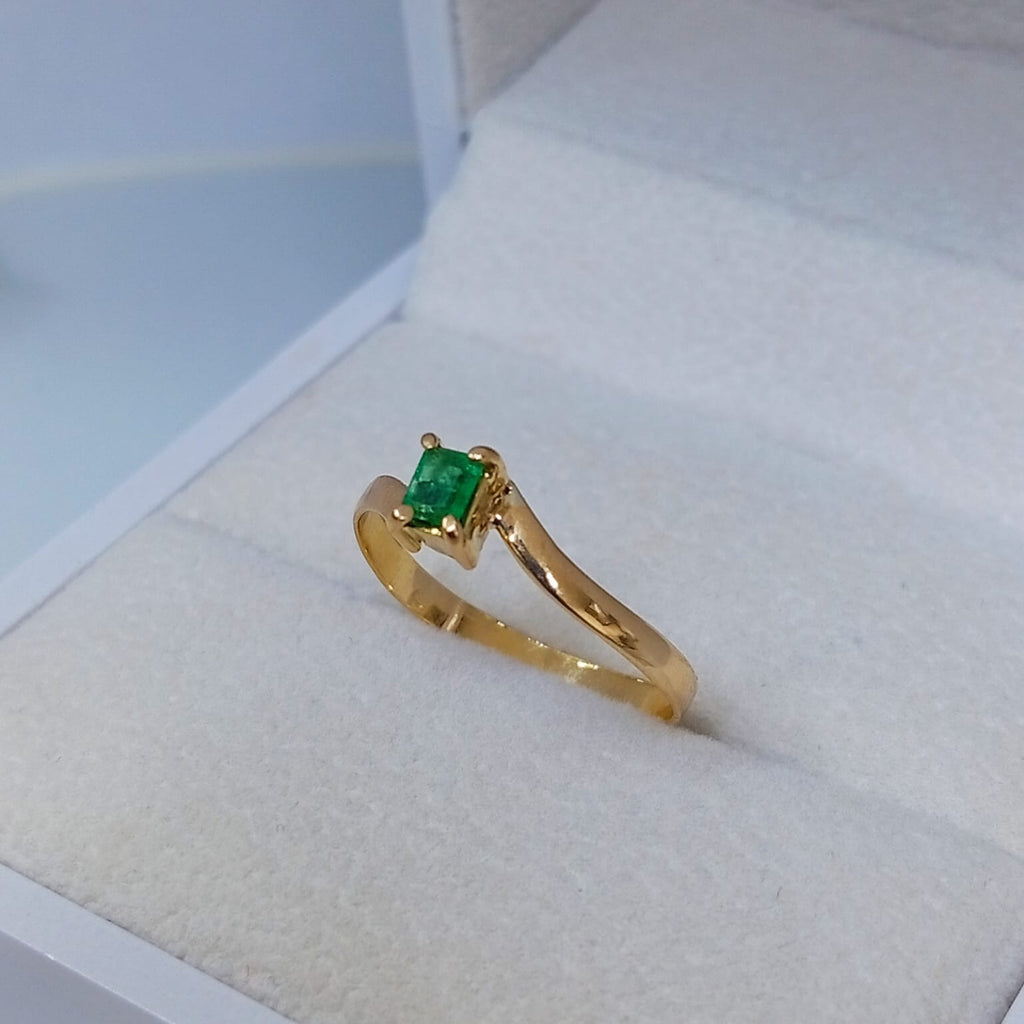 Anillo Solitario Cuadrado Esmeralda 0.215ct T7 1.15gr ID: 1315